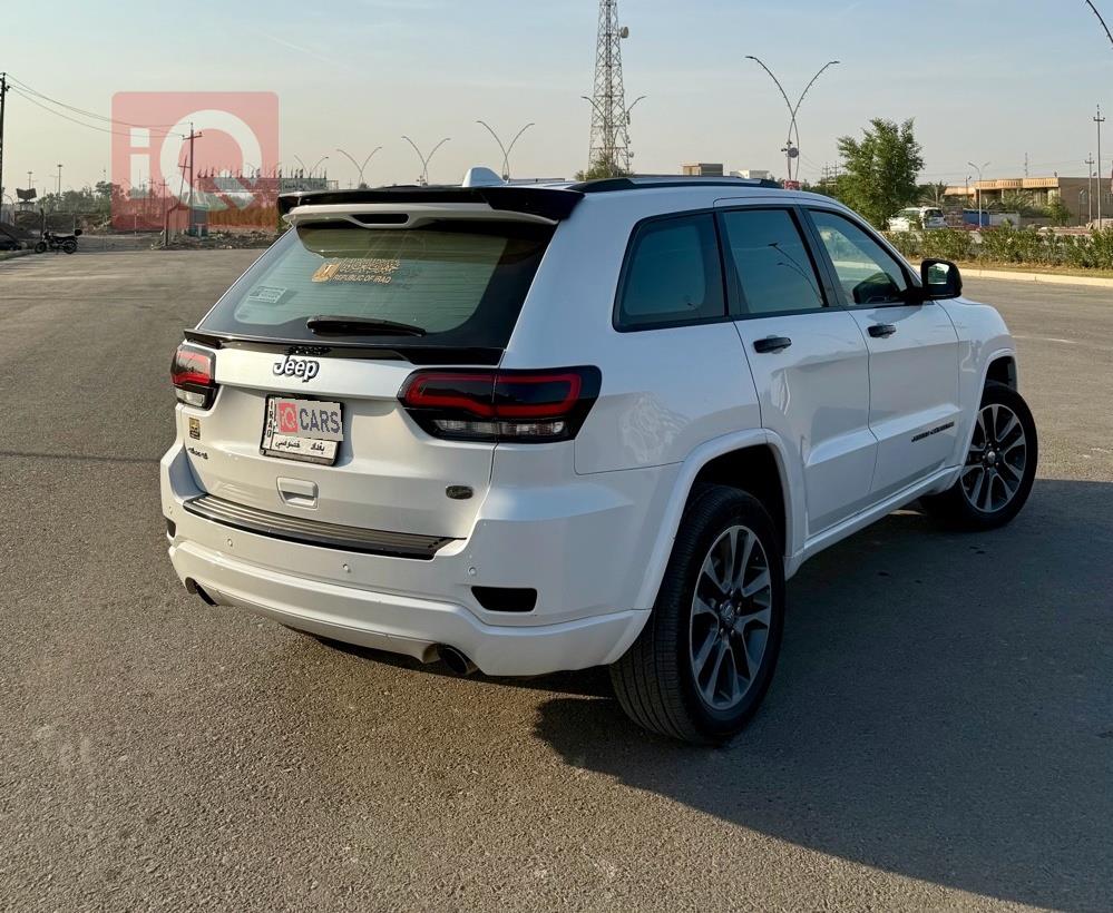 جیپ گراند شیرۆکی